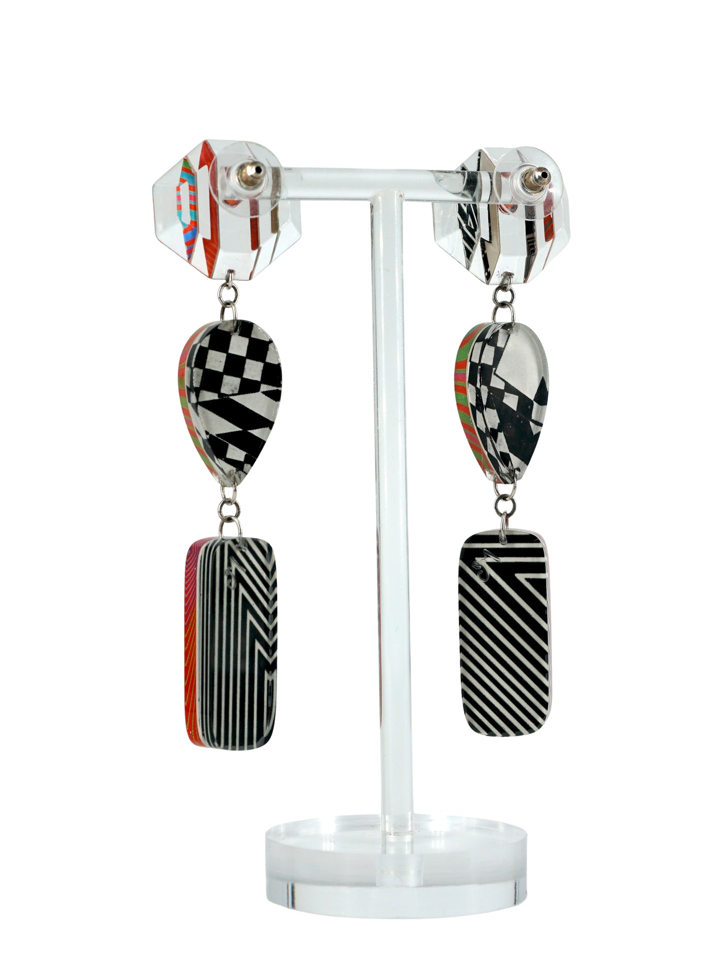 Op Art Fancy 3 Tier Drops (post)